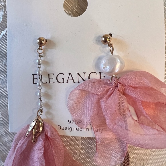 New ✨Cute Faux Pearl Fabric Petal Drop Earrings - Picture 2 of 7